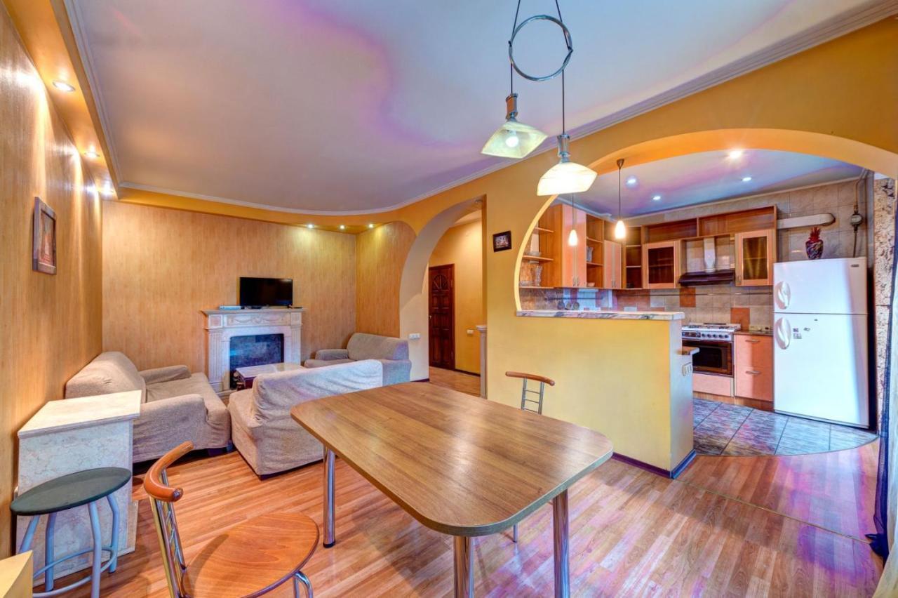 Three-Room Apartment Near Ocean Plaza Kiev Eksteriør bilde